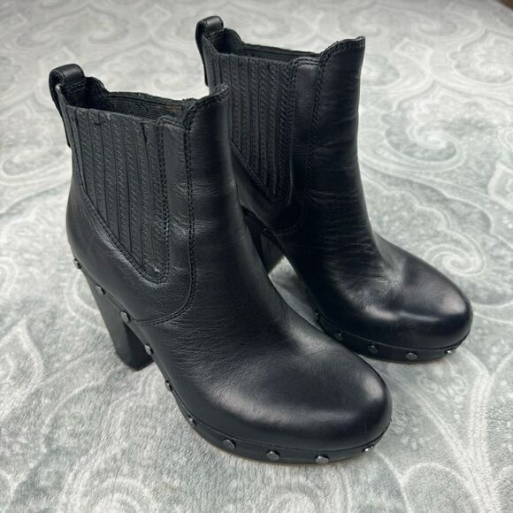 UGG Carberry Women's 6 Black Studded Ankle Boots Heeled Moto 1005755 - Picture 1 of 5